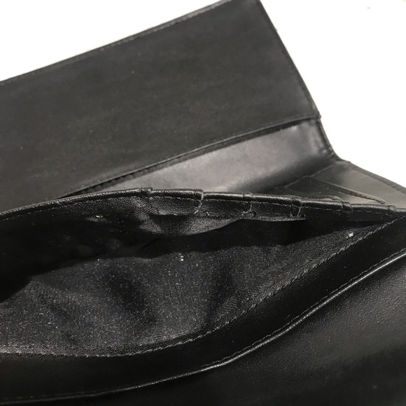 Guess Snap Closure Wallet - Picture 6 of 10